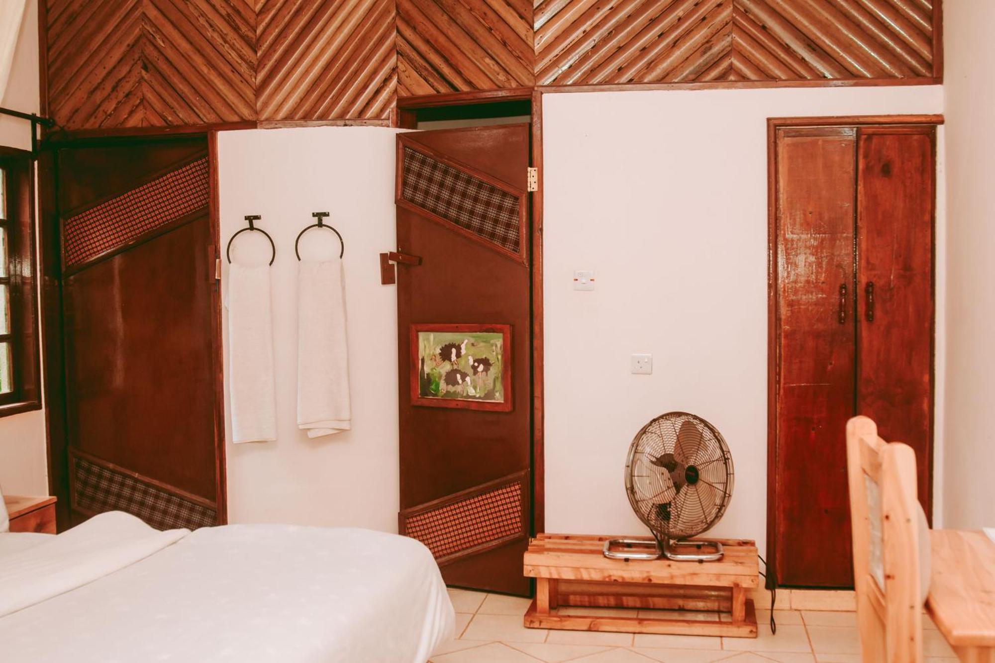 Ngorongoro Camp And Lodge Карату Экстерьер фото